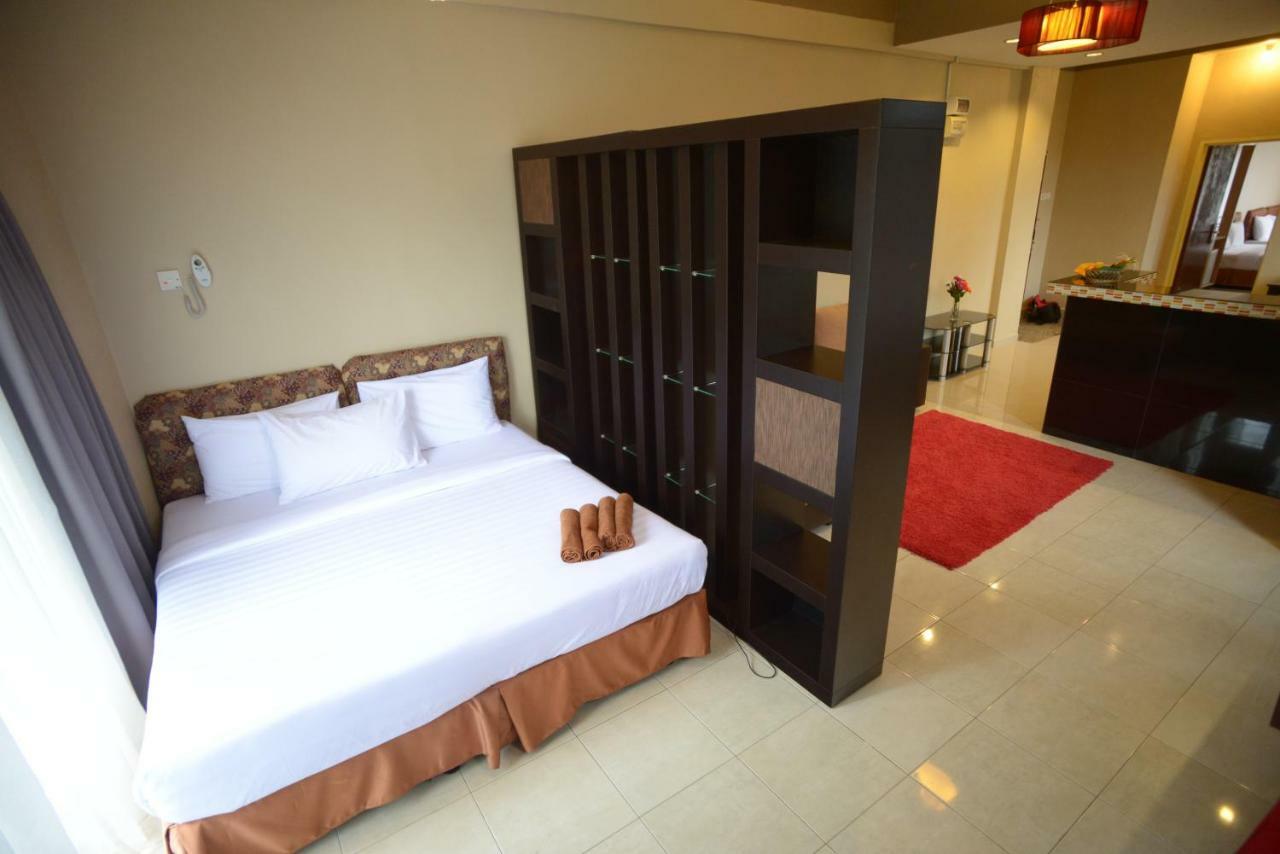 City Times Hotel Куантан Экстерьер фото
